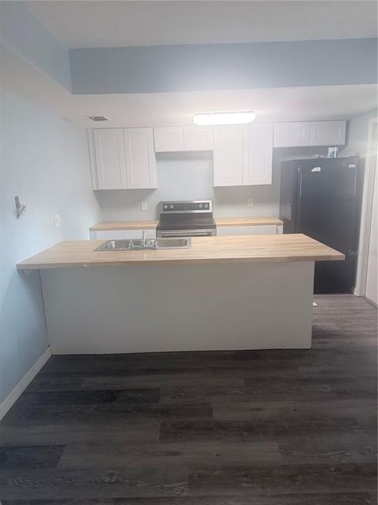 For Sale: $198,999 (2 beds, 1 baths, 1038 Square Feet)