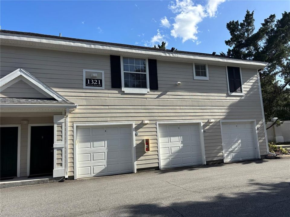 For Rent: $1,850 (2 beds, 1 baths, 966 Square Feet)