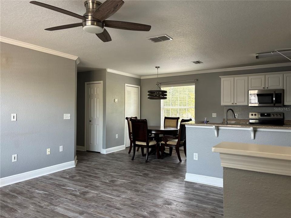 For Rent: $1,850 (2 beds, 1 baths, 966 Square Feet)