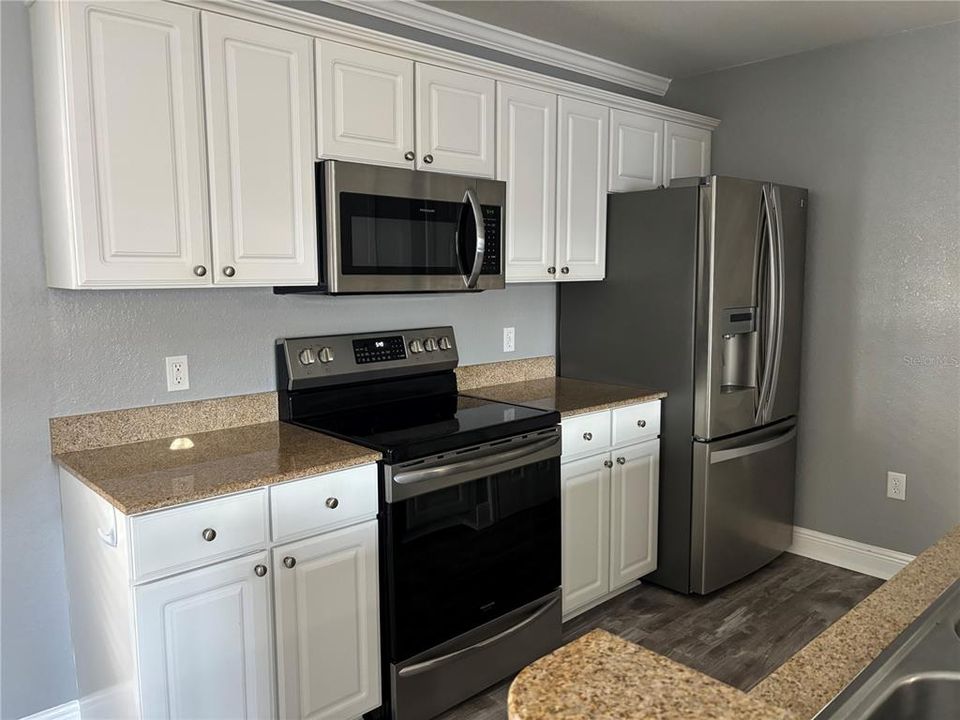 For Rent: $1,850 (2 beds, 1 baths, 966 Square Feet)