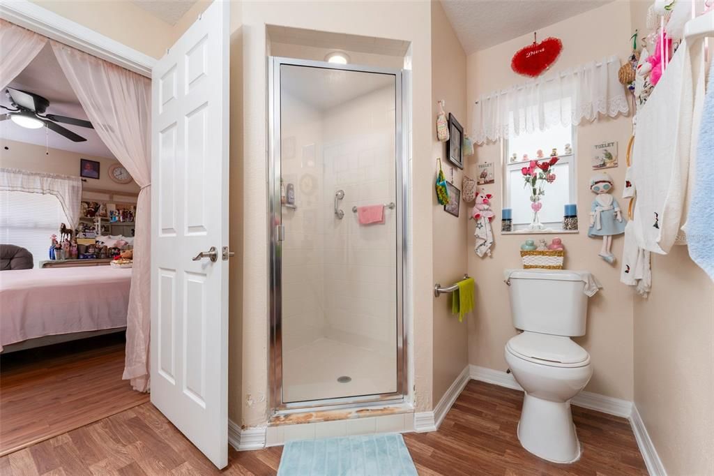 For Sale: $267,900 (3 beds, 2 baths, 1444 Square Feet)