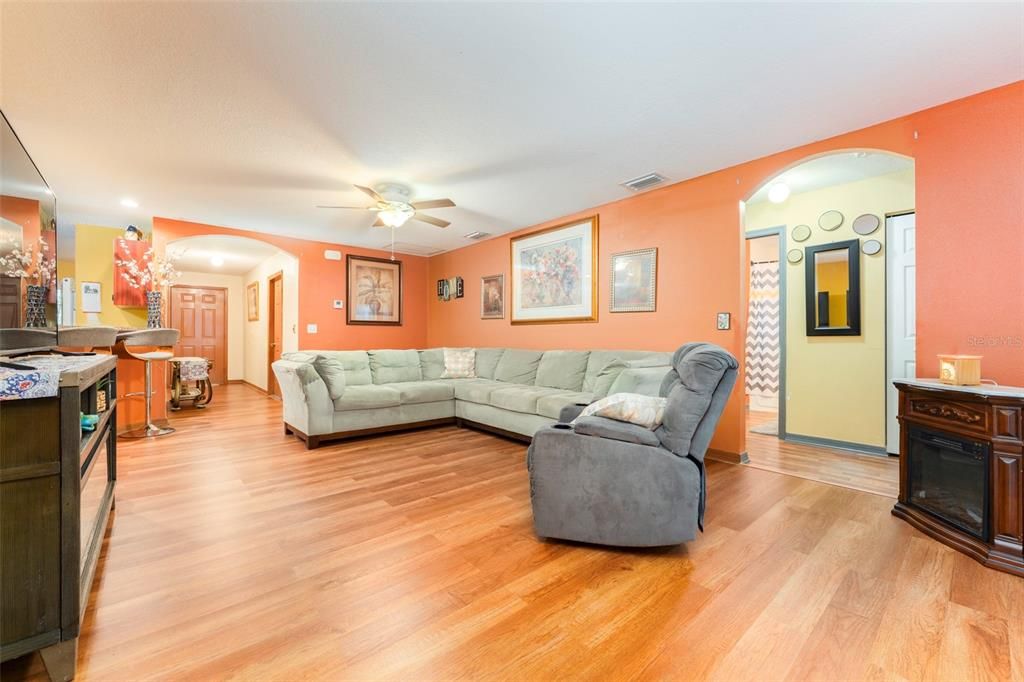 For Sale: $267,900 (3 beds, 2 baths, 1444 Square Feet)