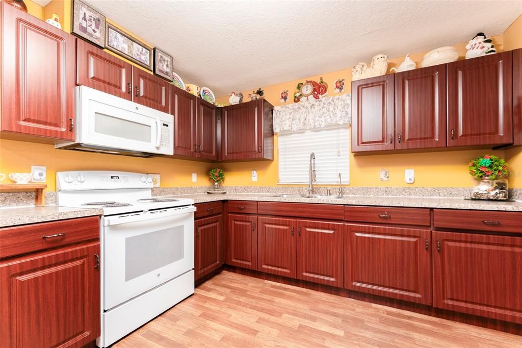 For Sale: $267,900 (3 beds, 2 baths, 1444 Square Feet)