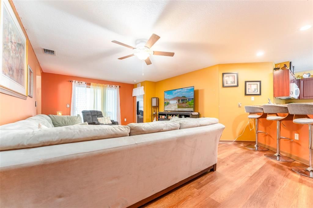 For Sale: $267,900 (3 beds, 2 baths, 1444 Square Feet)