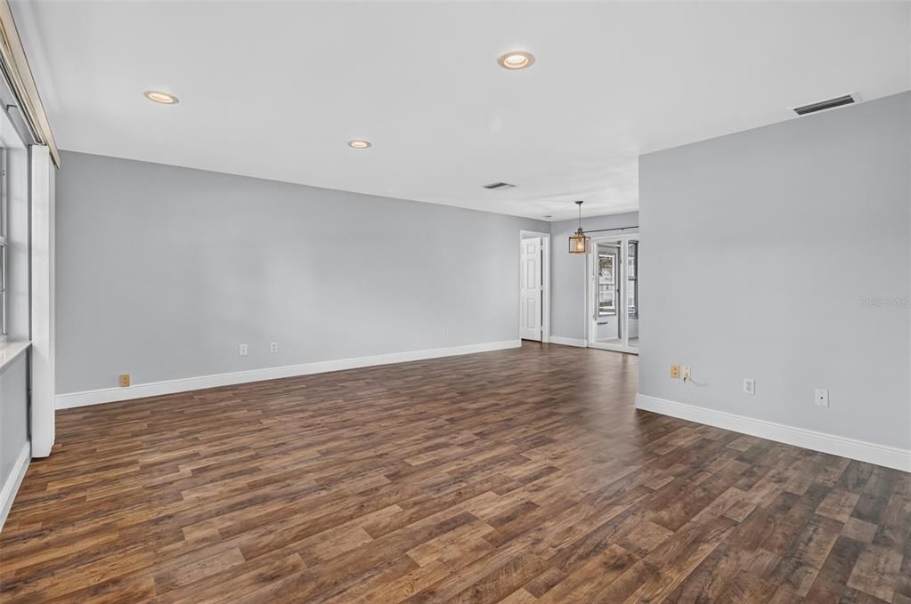 На продажу: $499,900 (4 спален, 2 ванн, 1746 Квадратных фут)
