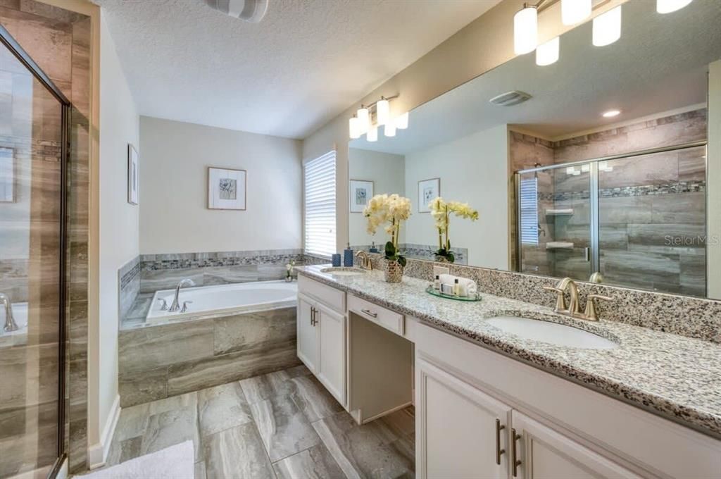 En Venta: $819,000 (6 camas, 6 baños, 3291 Pies cuadrados)