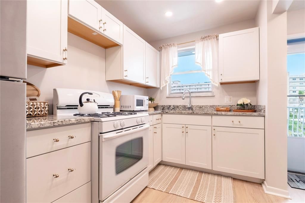 На продажу: $185,000 (1 спален, 1 ванн, 1060 Квадратных фут)