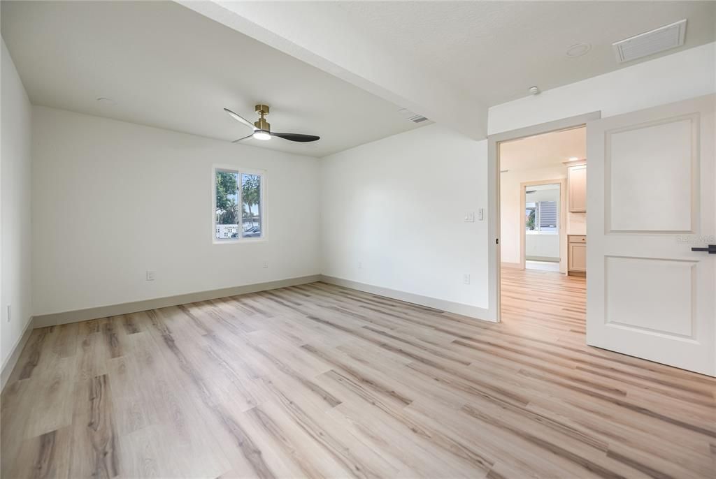 For Sale: $489,000 (3 beds, 2 baths, 1200 Square Feet)