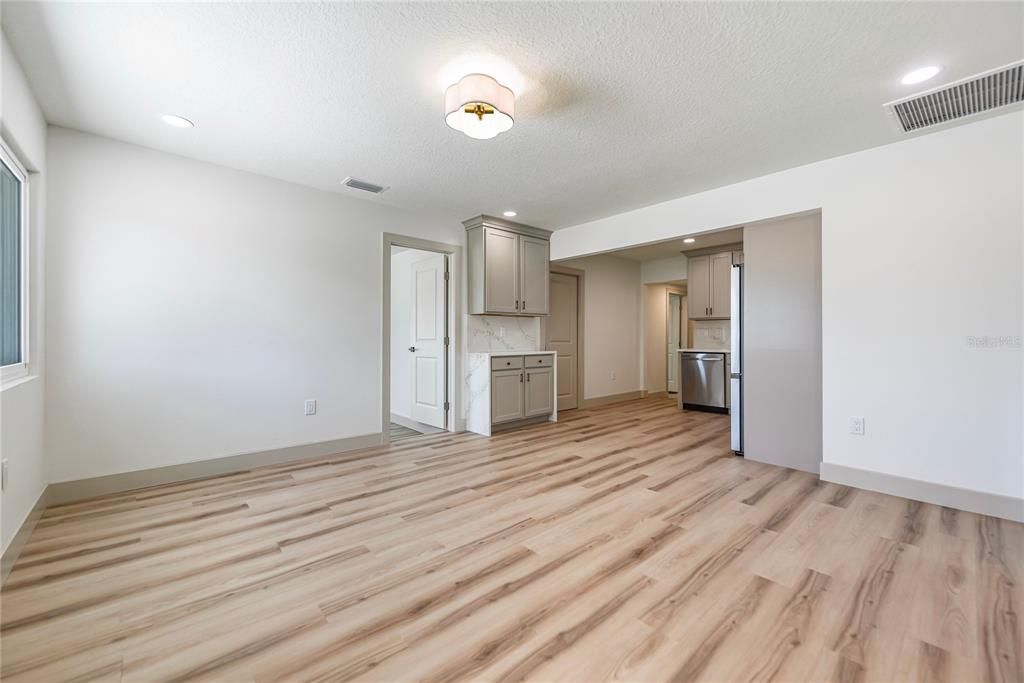 For Sale: $489,000 (3 beds, 2 baths, 1200 Square Feet)