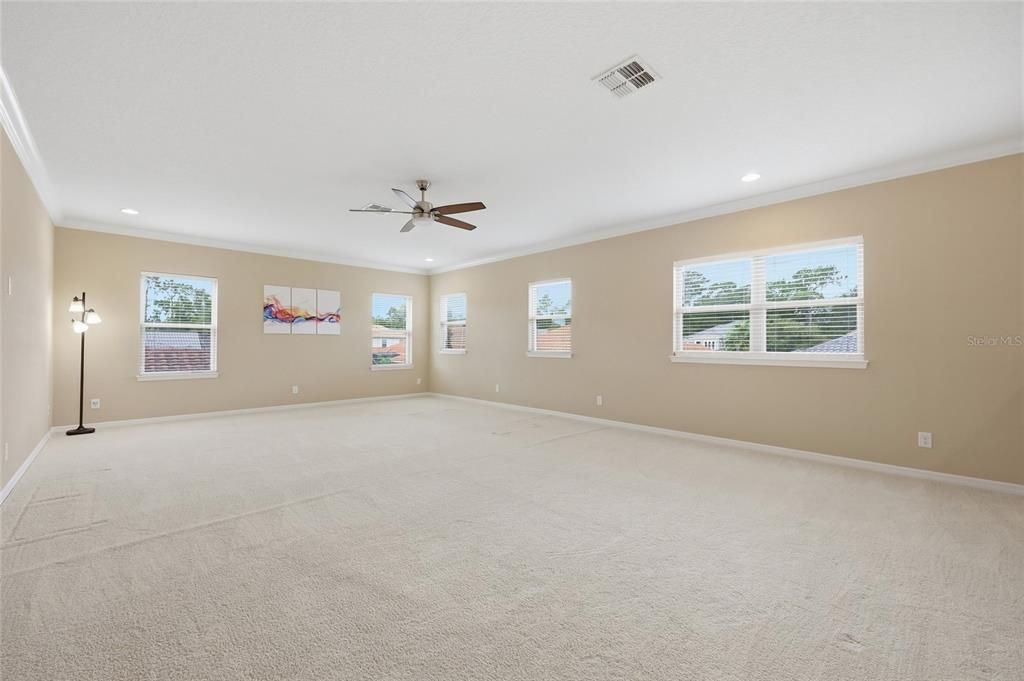 For Sale: $1,350,000 (5 beds, 6 baths, 4656 Square Feet)
