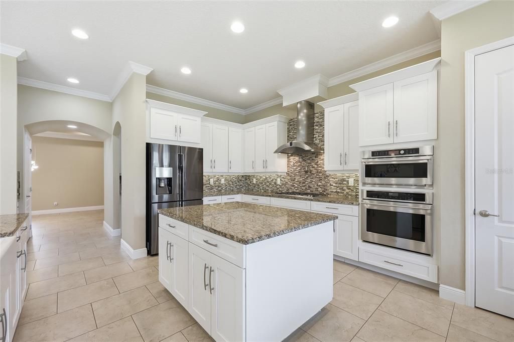For Sale: $1,350,000 (5 beds, 6 baths, 4656 Square Feet)