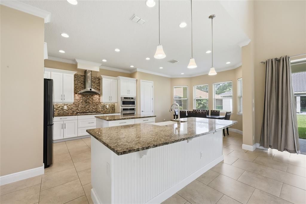 For Sale: $1,350,000 (5 beds, 6 baths, 4656 Square Feet)