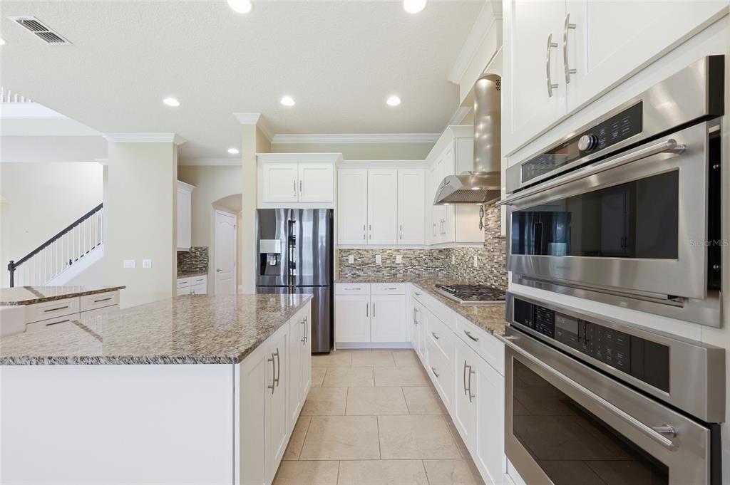 For Sale: $1,350,000 (5 beds, 6 baths, 4656 Square Feet)