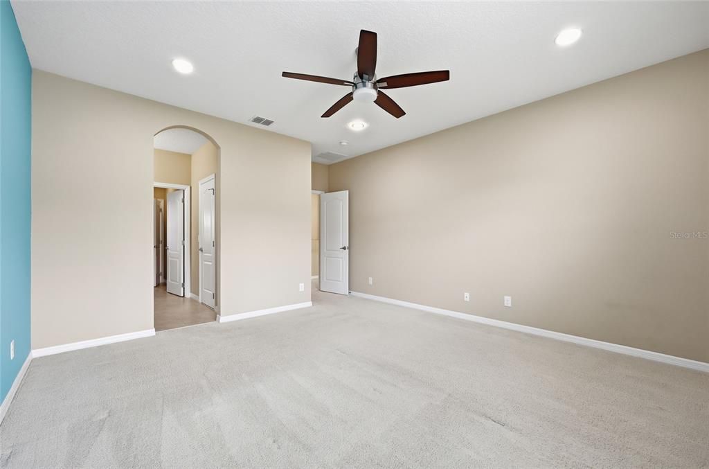 For Sale: $1,350,000 (5 beds, 6 baths, 4656 Square Feet)