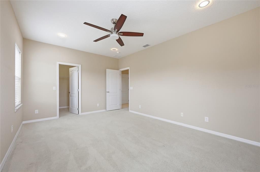 For Sale: $1,350,000 (5 beds, 6 baths, 4656 Square Feet)