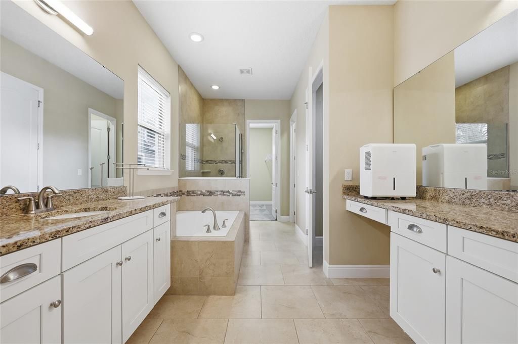 For Sale: $1,350,000 (5 beds, 6 baths, 4656 Square Feet)