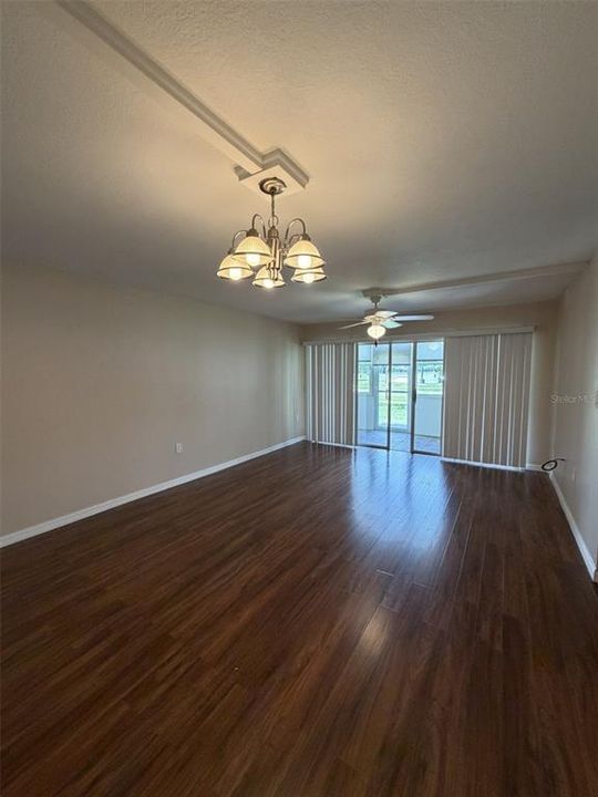 На продажу: $71,900 (2 спален, 2 ванн, 919 Квадратных фут)