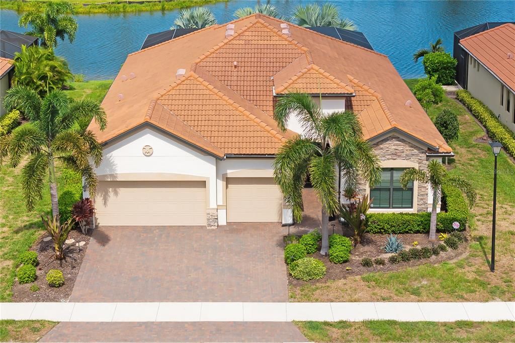Active With Contract: $1,100,000 (3 beds, 3 baths, 2440 Square Feet)