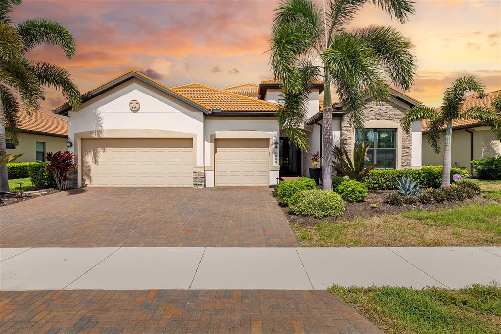 Active With Contract: $1,100,000 (3 beds, 3 baths, 2440 Square Feet)