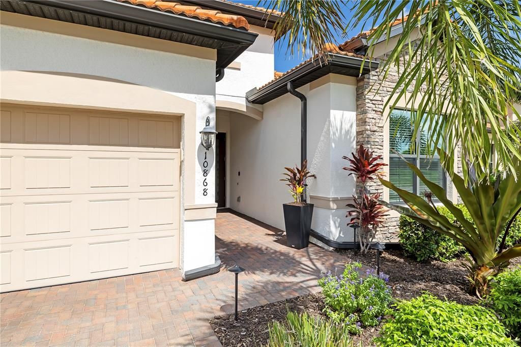 Active With Contract: $1,100,000 (3 beds, 3 baths, 2440 Square Feet)