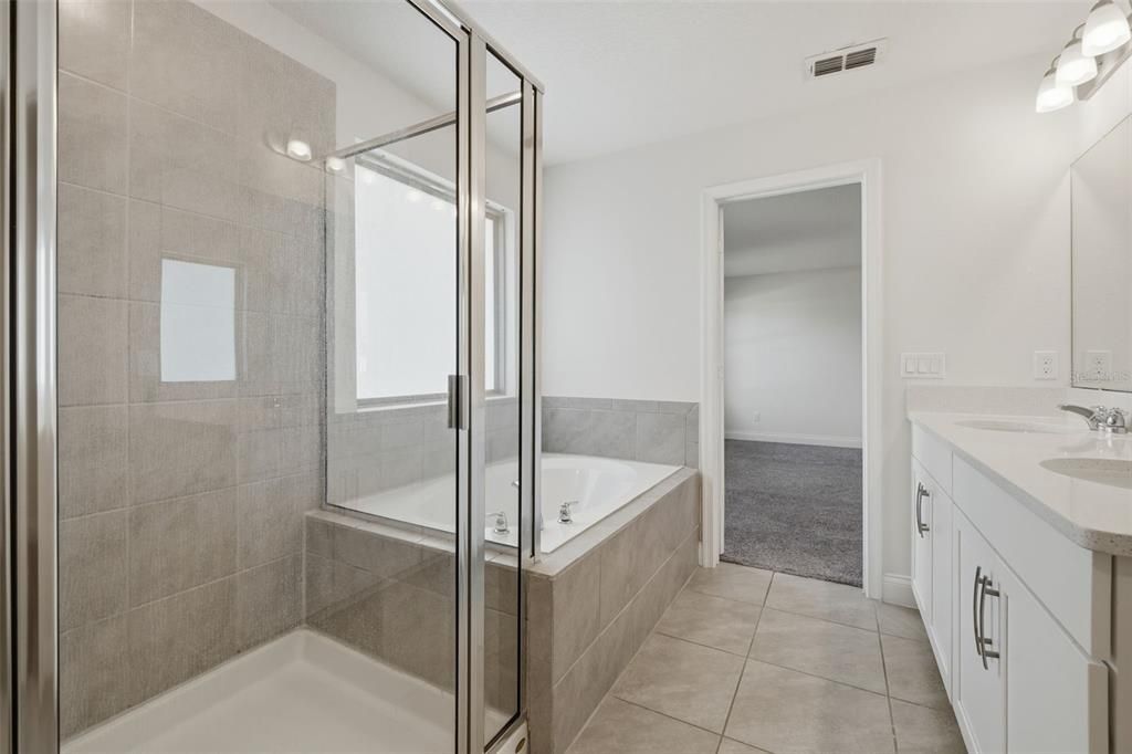 En Venta: $610,000 (4 camas, 3 baños, 2505 Pies cuadrados)