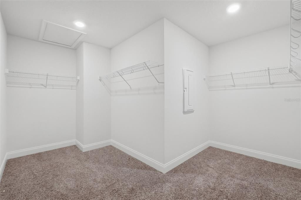 En Venta: $610,000 (4 camas, 3 baños, 2505 Pies cuadrados)