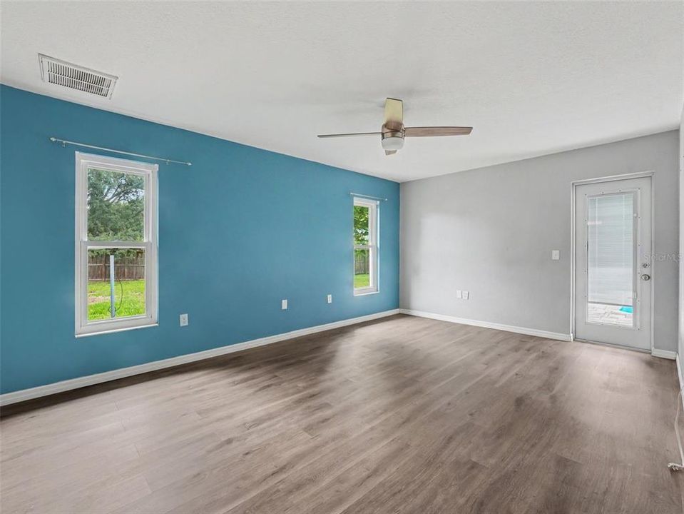 En Venta: $440,000 (4 camas, 2 baños, 1997 Pies cuadrados)