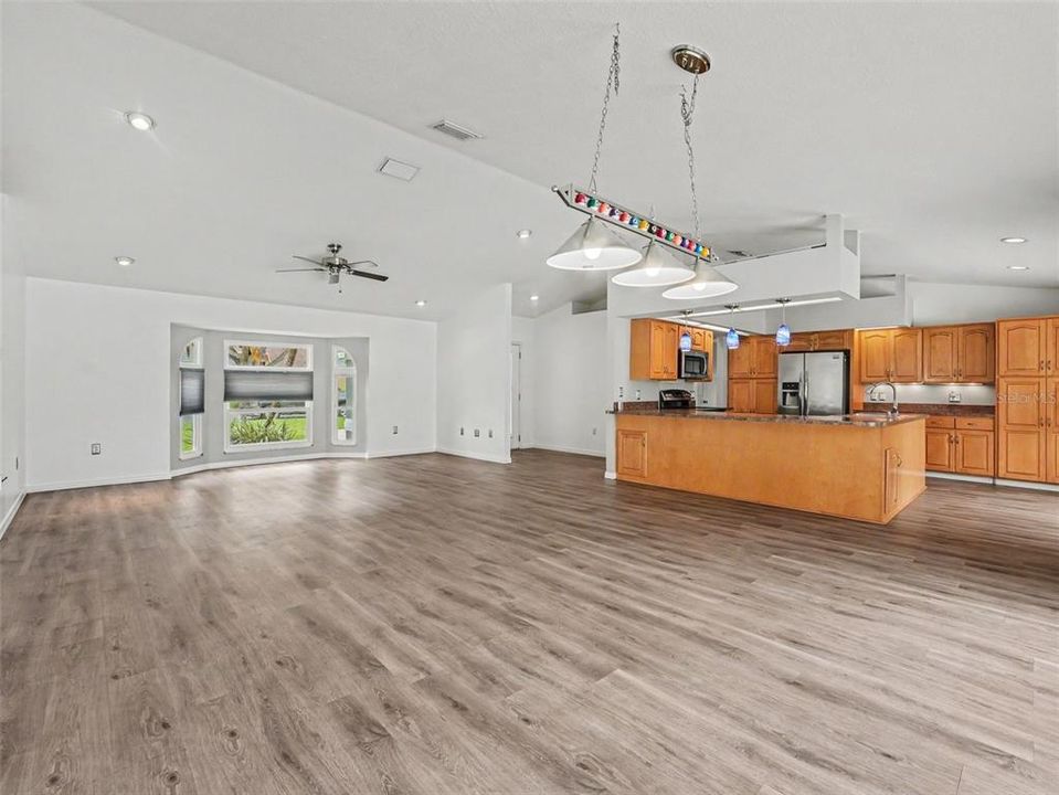 En Venta: $440,000 (4 camas, 2 baños, 1997 Pies cuadrados)