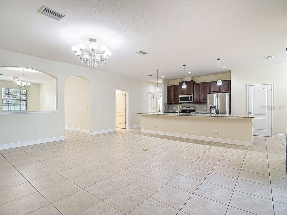 En Venta: $578,900 (5 camas, 3 baños, 2584 Pies cuadrados)