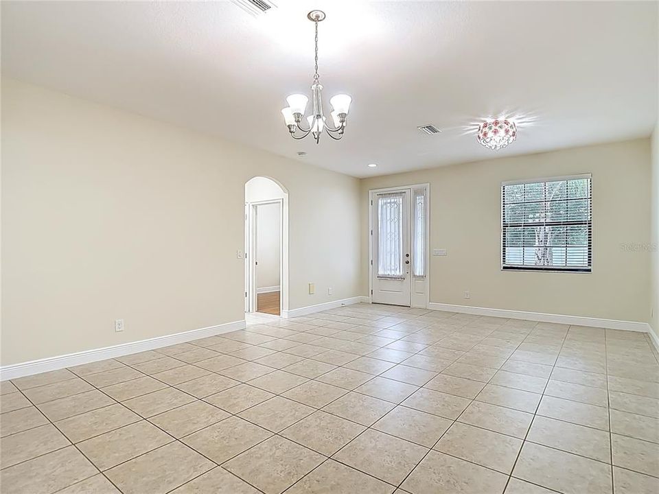 En Venta: $578,900 (5 camas, 3 baños, 2584 Pies cuadrados)
