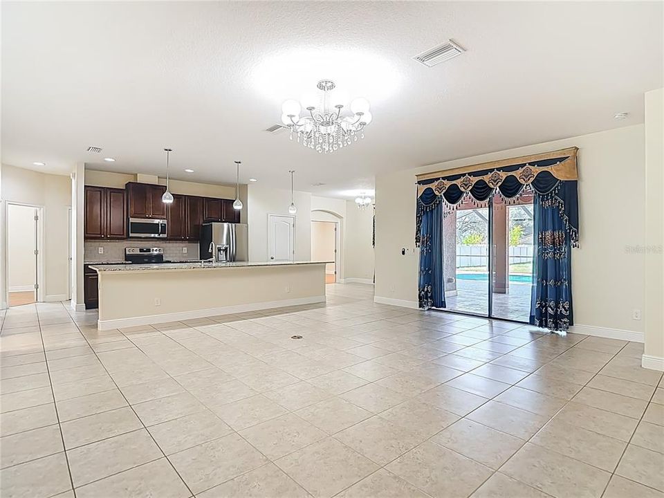 En Venta: $578,900 (5 camas, 3 baños, 2584 Pies cuadrados)