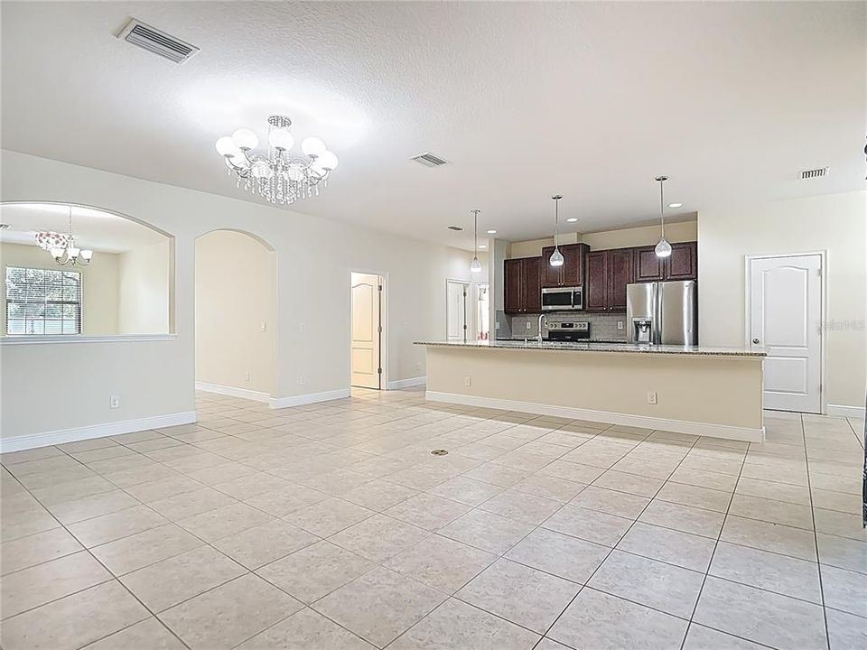En Venta: $578,900 (5 camas, 3 baños, 2584 Pies cuadrados)