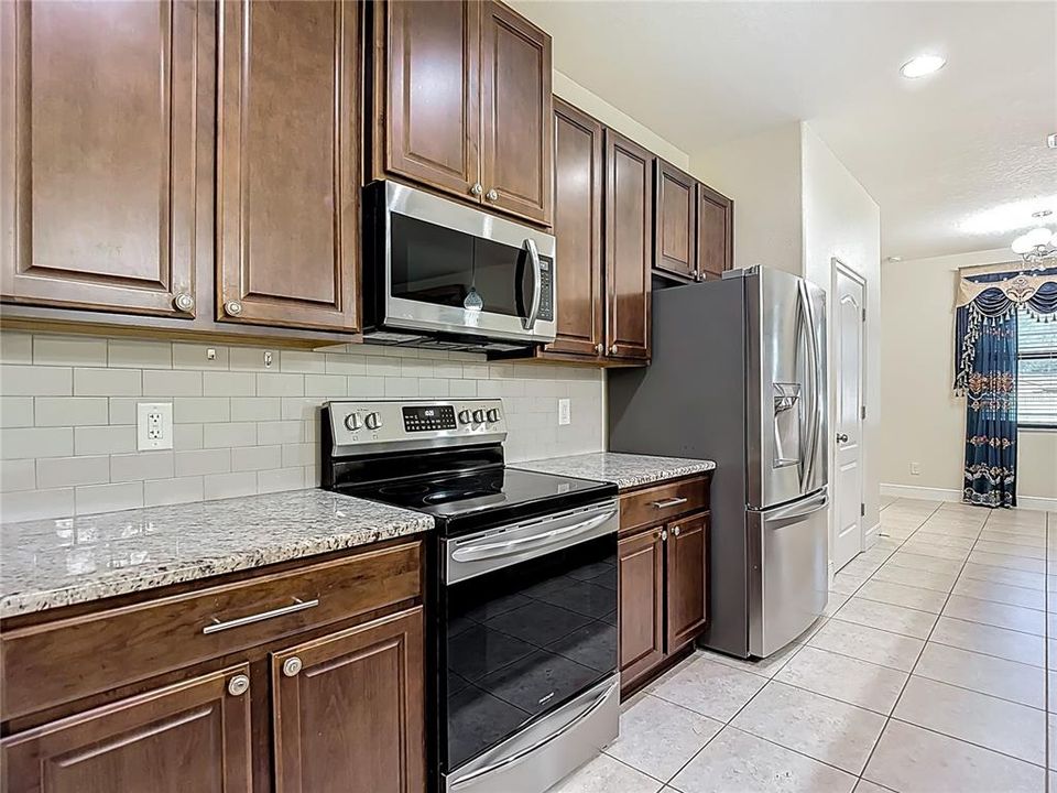 En Venta: $578,900 (5 camas, 3 baños, 2584 Pies cuadrados)