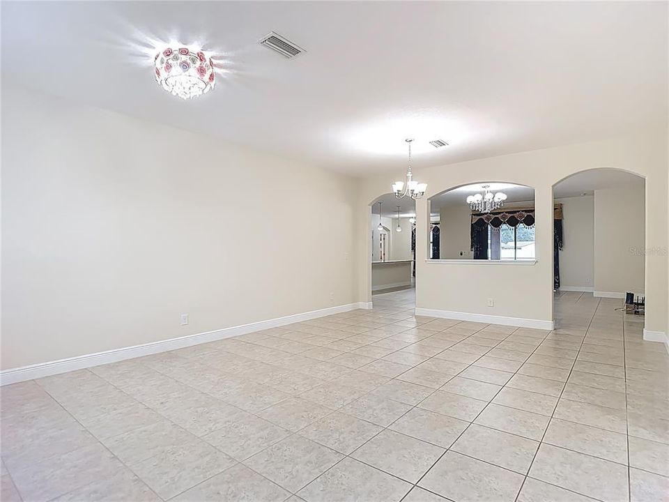 En Venta: $578,900 (5 camas, 3 baños, 2584 Pies cuadrados)