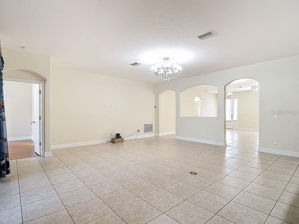 En Venta: $578,900 (5 camas, 3 baños, 2584 Pies cuadrados)