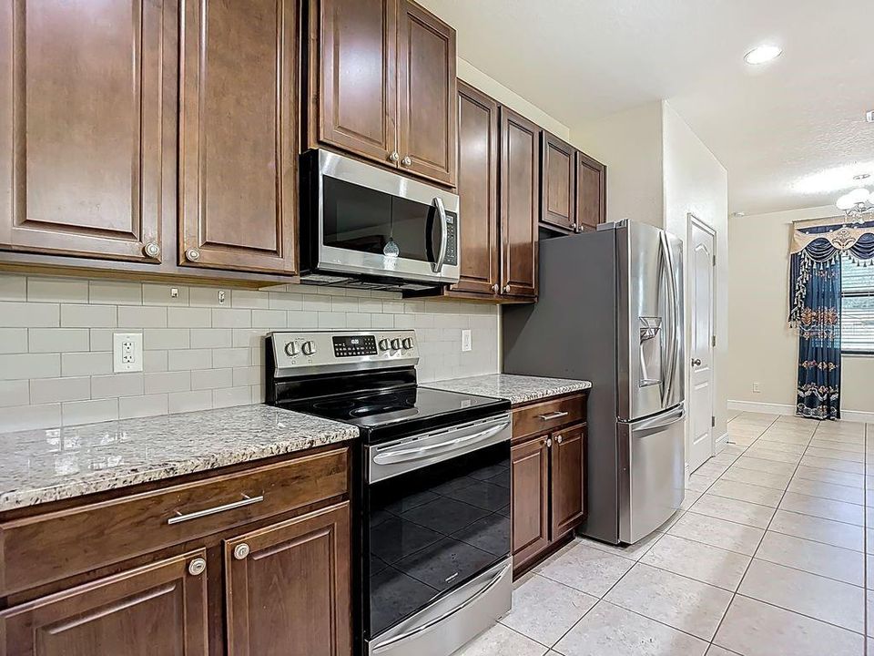 En Venta: $578,900 (5 camas, 3 baños, 2584 Pies cuadrados)