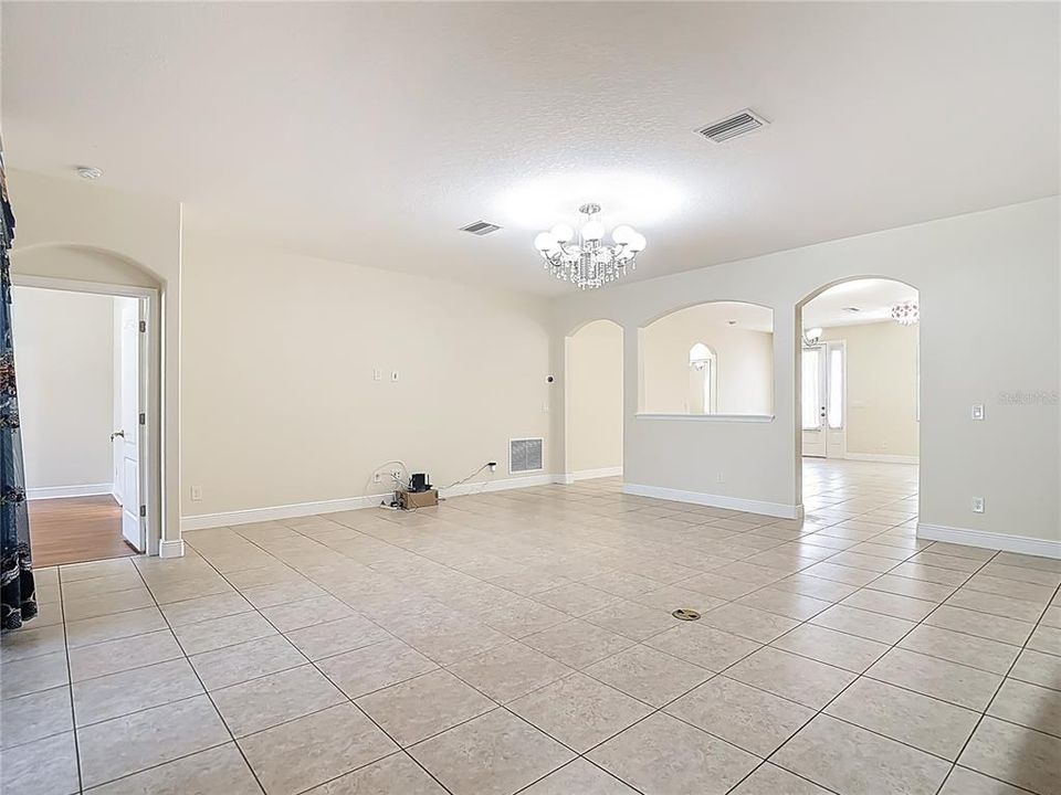 En Venta: $578,900 (5 camas, 3 baños, 2584 Pies cuadrados)