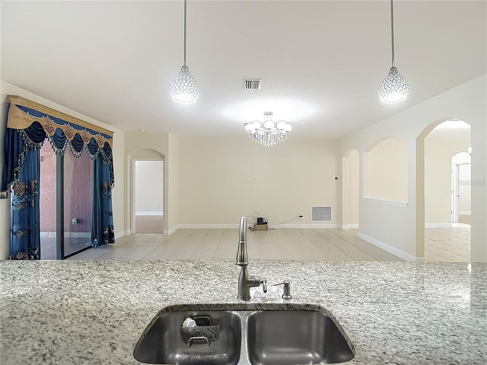 En Venta: $578,900 (5 camas, 3 baños, 2584 Pies cuadrados)