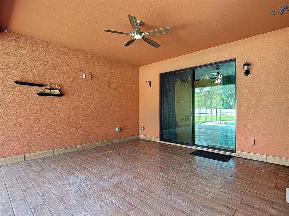 En Venta: $578,900 (5 camas, 3 baños, 2584 Pies cuadrados)