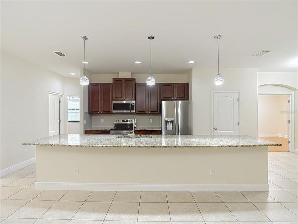 En Venta: $578,900 (5 camas, 3 baños, 2584 Pies cuadrados)