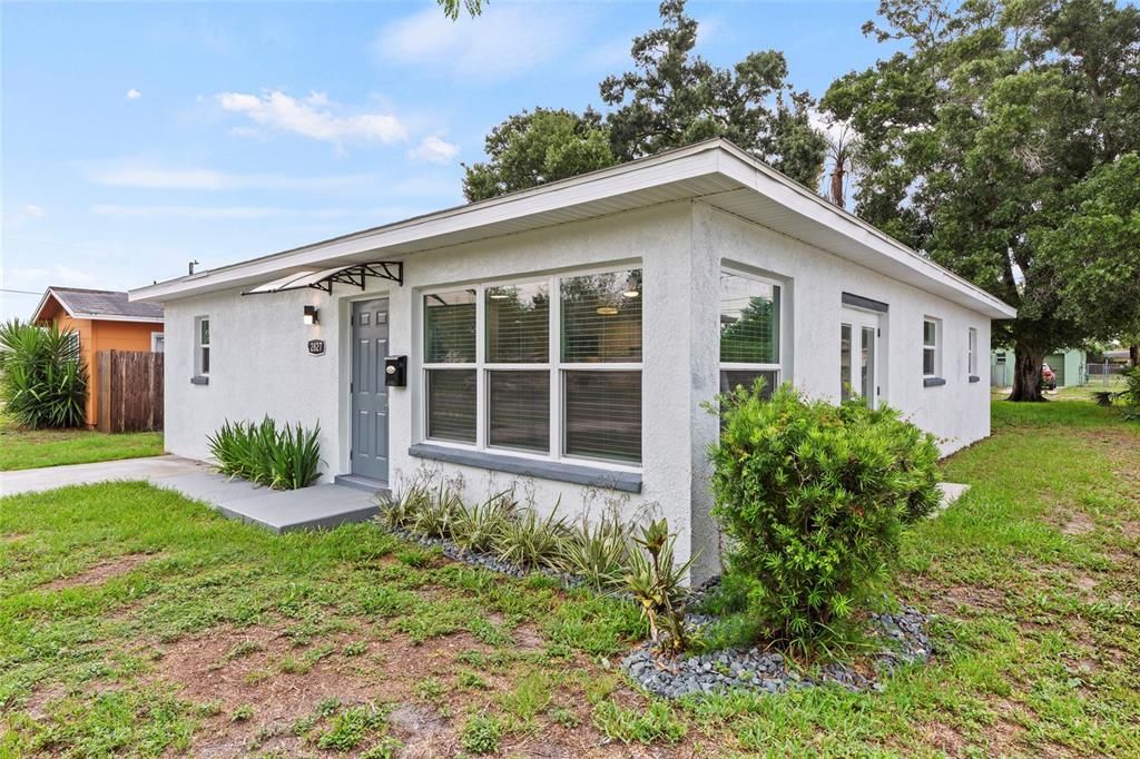 En Venta: $389,900 (4 camas, 2 baños, 1296 Pies cuadrados)