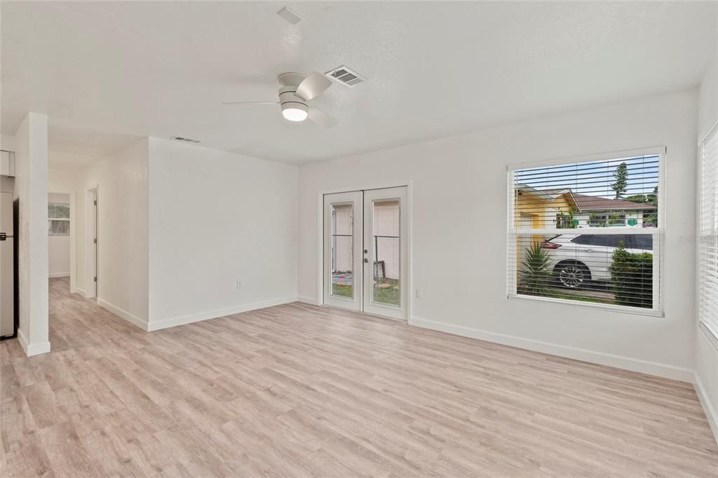 En Venta: $389,900 (4 camas, 2 baños, 1296 Pies cuadrados)