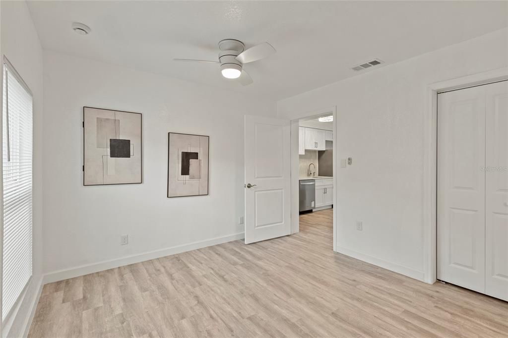 En Venta: $389,900 (4 camas, 2 baños, 1296 Pies cuadrados)
