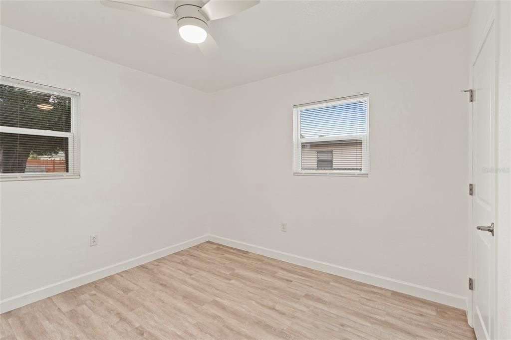En Venta: $389,900 (4 camas, 2 baños, 1296 Pies cuadrados)