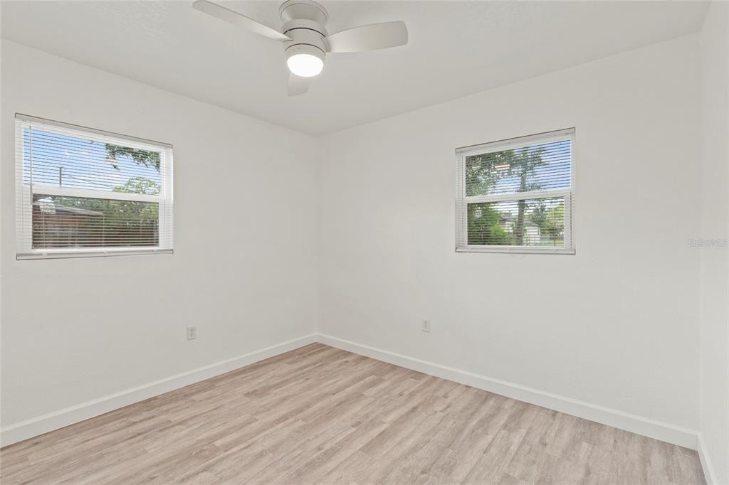 En Venta: $389,900 (4 camas, 2 baños, 1296 Pies cuadrados)