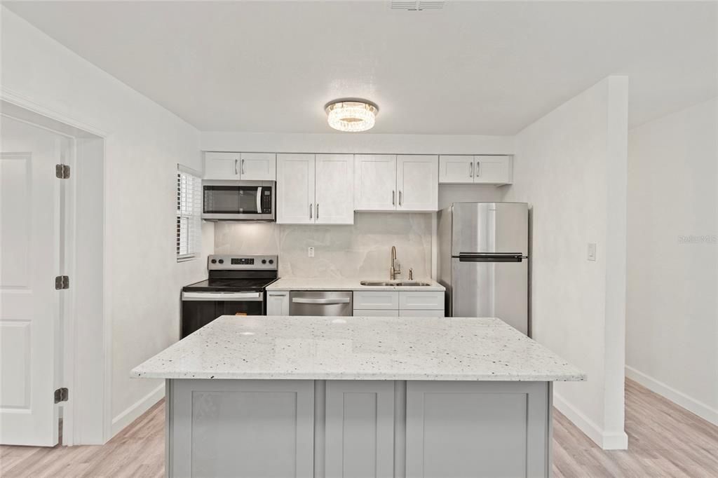 En Venta: $389,900 (4 camas, 2 baños, 1296 Pies cuadrados)