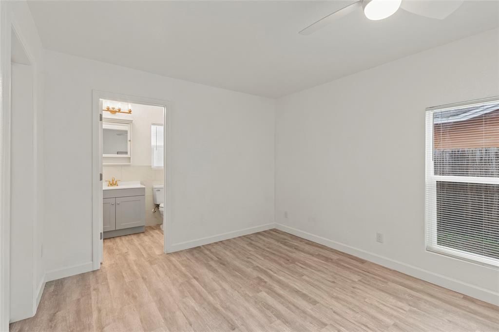 En Venta: $389,900 (4 camas, 2 baños, 1296 Pies cuadrados)