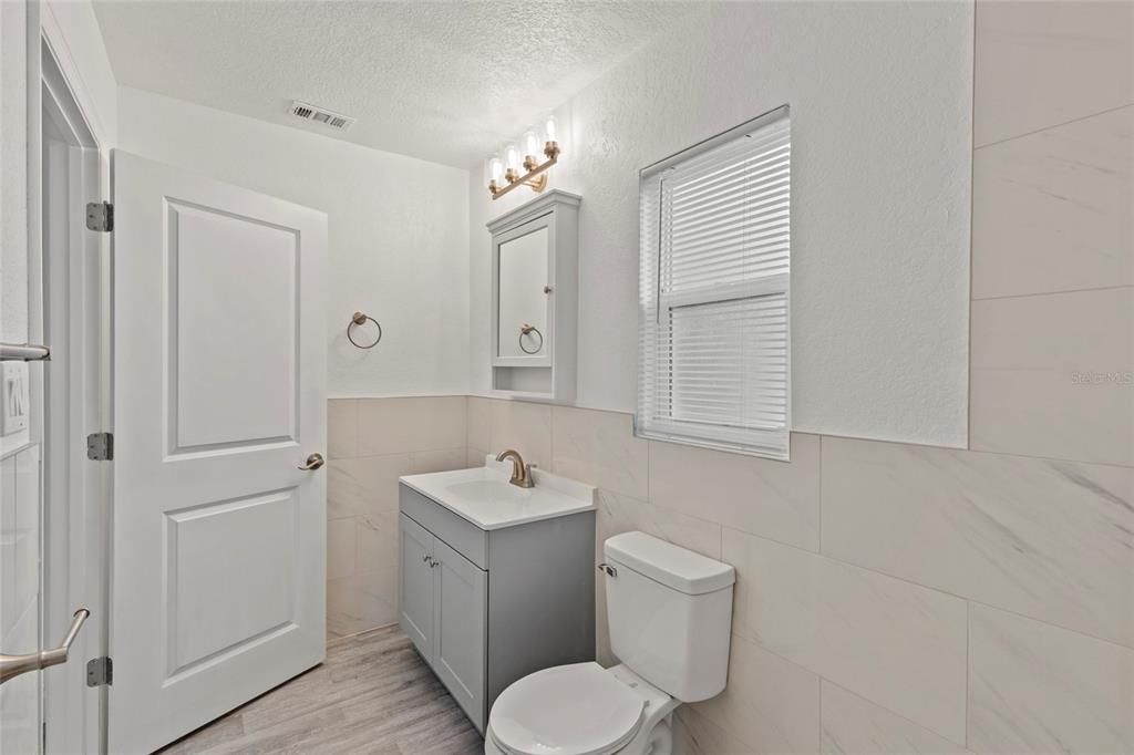 En Venta: $389,900 (4 camas, 2 baños, 1296 Pies cuadrados)