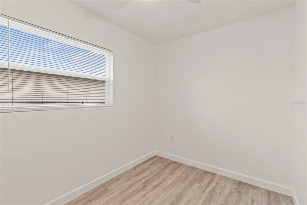 En Venta: $389,900 (4 camas, 2 baños, 1296 Pies cuadrados)