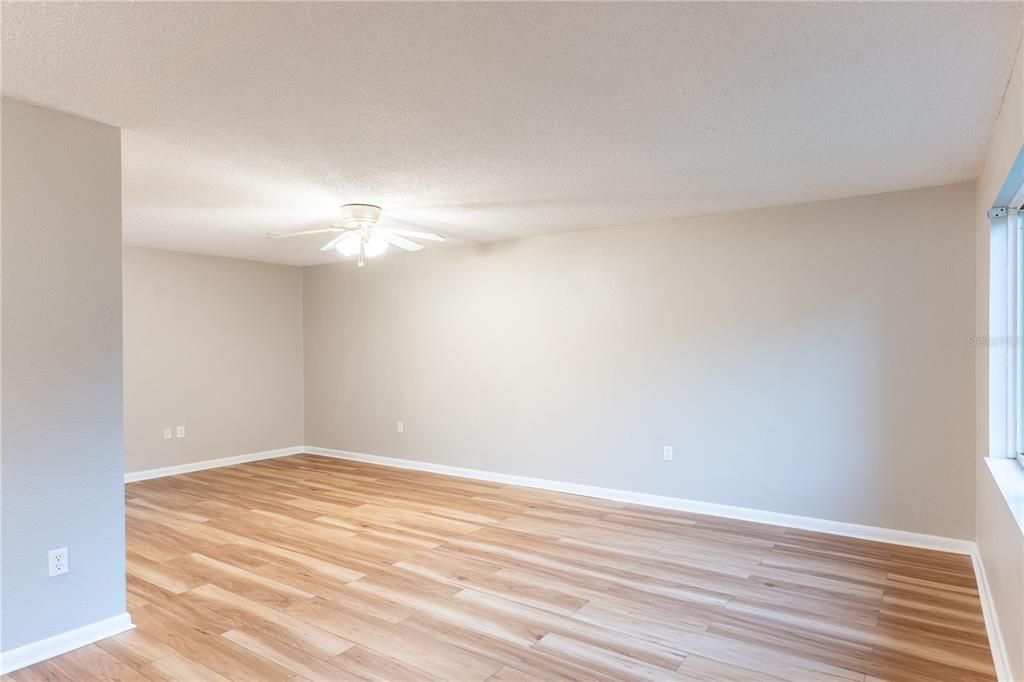 For Sale: $169,900 (3 beds, 2 baths, 1384 Square Feet)